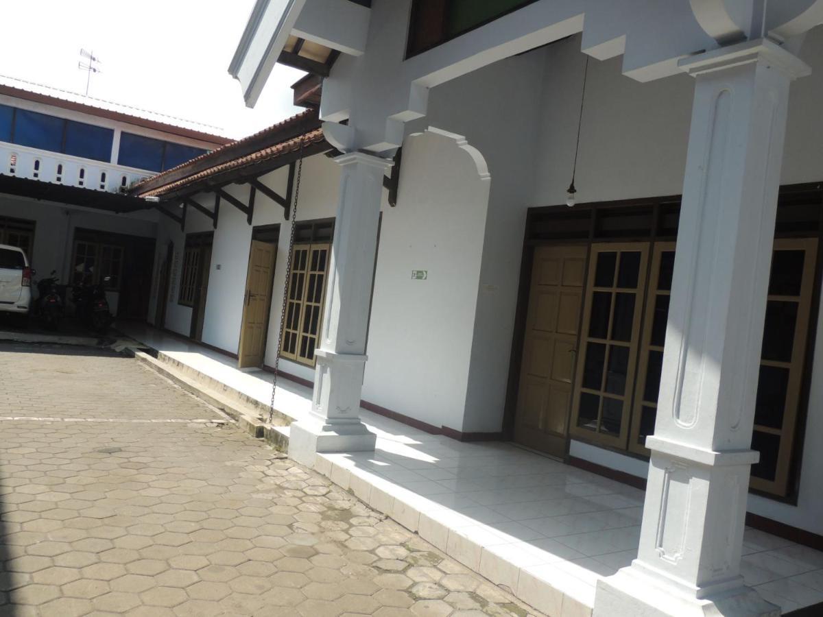 Hotel Sejahtera Kebumen Kültér fotó